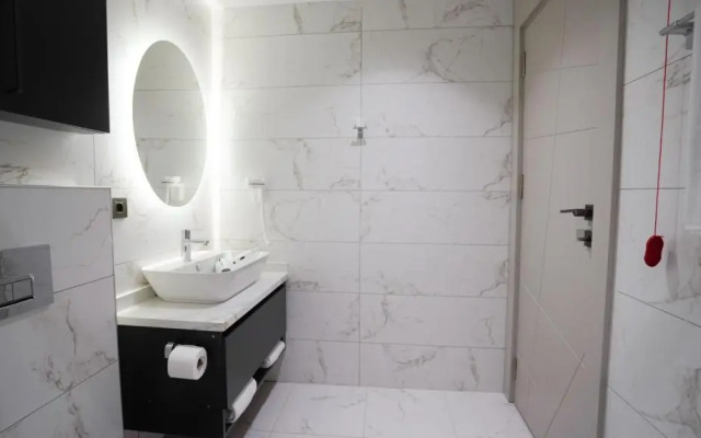 Zade Life OTEL