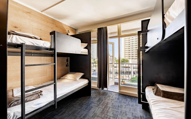 BUNK Surfers Paradise - International Backpacker Hostel – Guest Rooms – Gold Coast