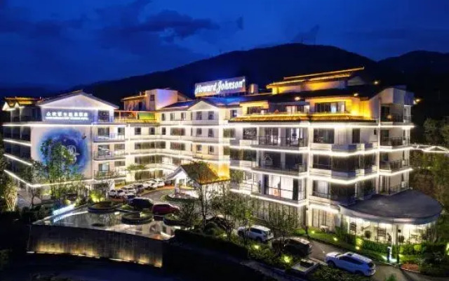 Qionghai Lake View Family Resort