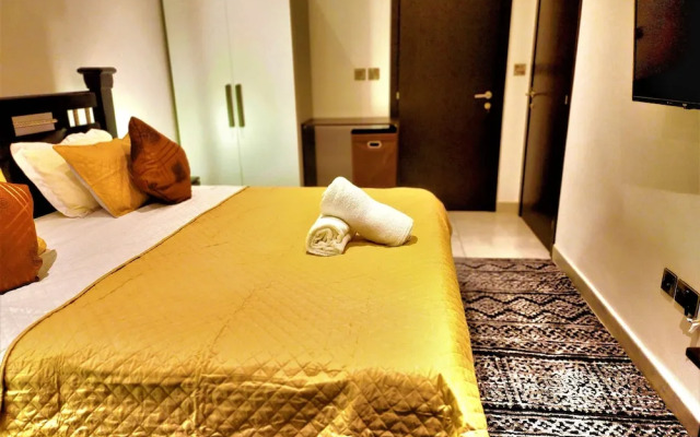 Elegant 2Bed Gem-5star Service-Pools-Gym