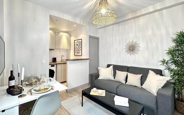 B 2067- Tour Eiffel - Appartement Cosy