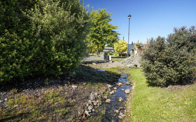 16 Rutherford Crescent