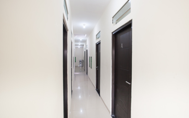 RedDoorz Plus @ K23 Rungkut Madya