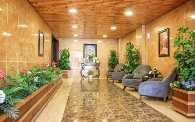 Balcony Hotel & Suites