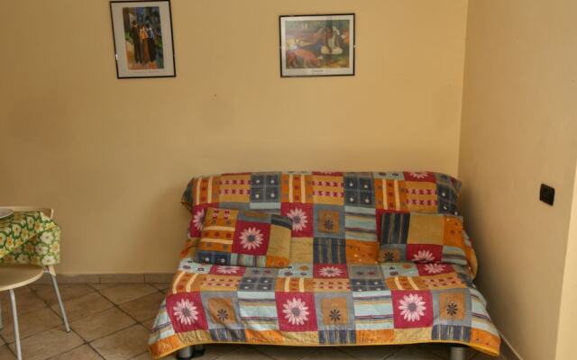 Apartment with Pool near Sea