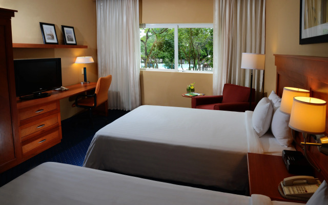 Courtyard By Marriott Cancun Airport