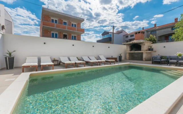Apartment Pavla with pool