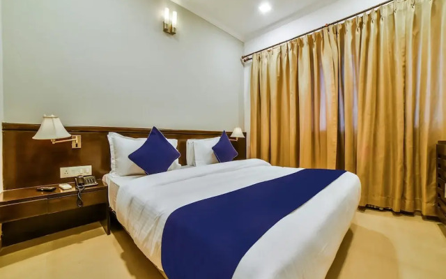 OYO Flagship 27068 The Sapphire Comfort Hotel