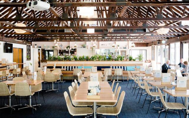 Avoca Beach Hotel