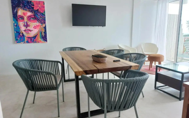 Noah Beach Hotel & Suites