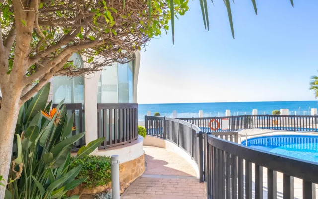 Puerta del mar 2 Beachfront and Pool