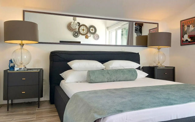 Refresh Boutique Apartments