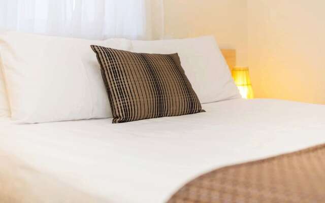 The Club Motel and Apartments