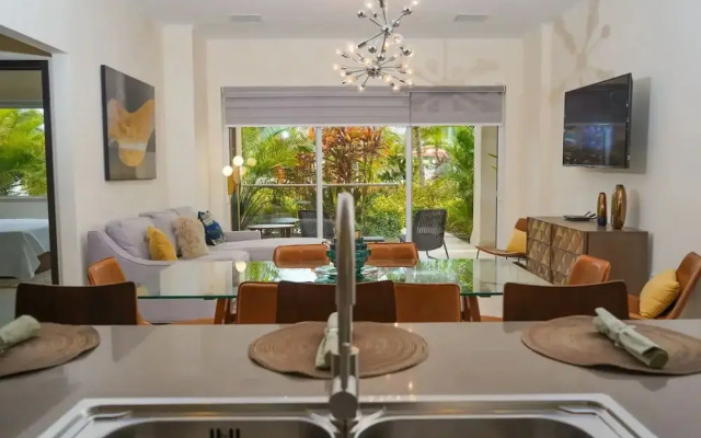 3BR Ground Level Eagle Beach Condo Pool GYM
