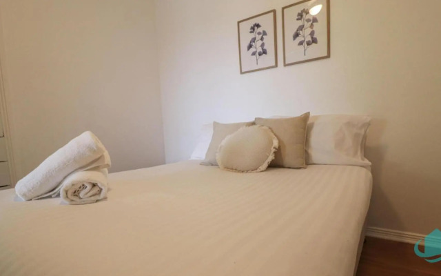 Splendour Hideaway - Luxury pool at Caves Beach