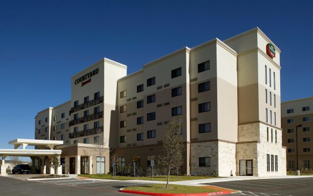 Courtyard by Marriott San Antonio Six Flags at The Rim