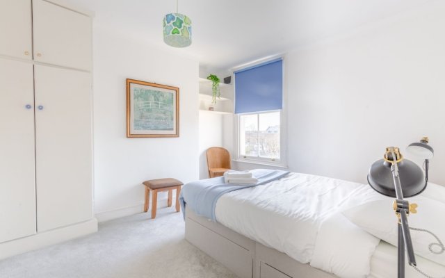 Spacious 3 Bedroom Flat in Brixton