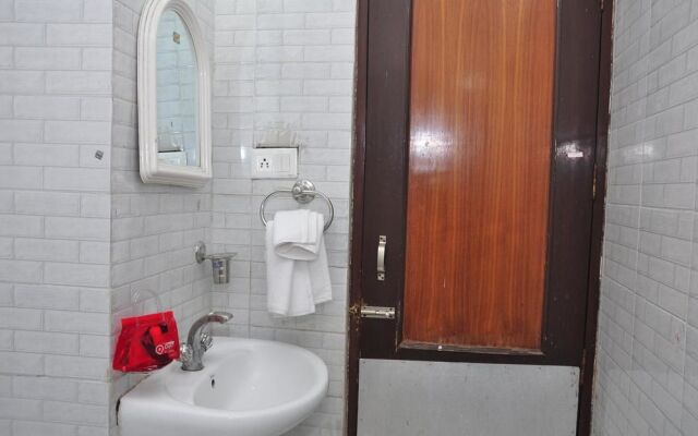OYO Rooms Queens Road Near OBC Bank