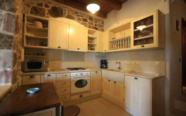 Lithos Traditional Houses