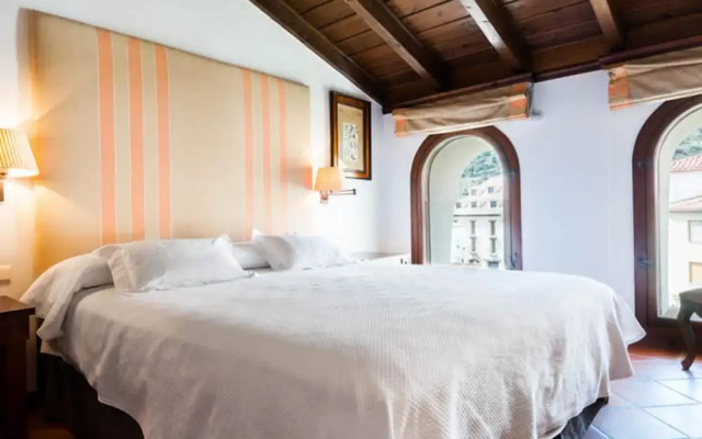 Hospederia Palacio la Iglesuela del Cid