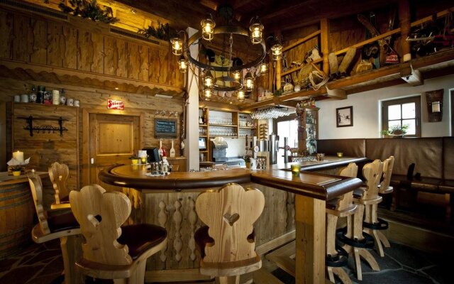 Alpendorf Anno Dazumal & Dorfgasthaus Ratschkathl