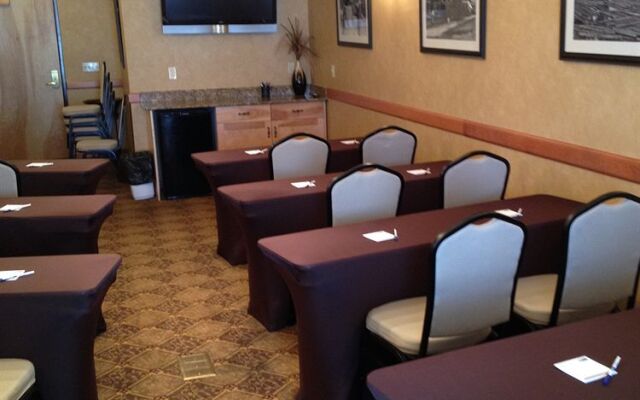 Holiday Inn Express & Suites Kalispell