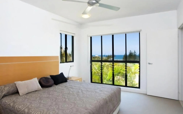 3 Hilltop Villas White Water Views from the Heart of Sunshine – Guest Rooms – Sunshine Beach