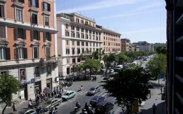 Rome Armony Suites - Deluxe Room