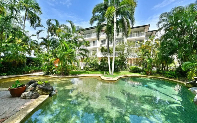 Golden Sands Beachfront Apartment Resort