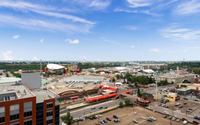 2BR 2BA Stampede and Calgary Tower View Free Park