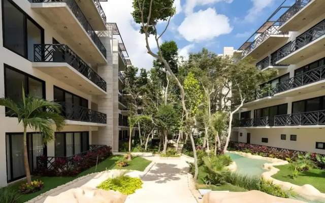 Palais Q103 at Av Coba