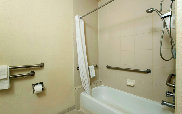 Days Inn & Suites by Wyndham Houston North/Aldine