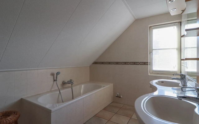Spacious Villa in a Holiday Park in Makkum