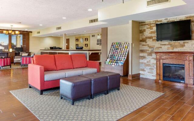 Comfort Inn Lancaster  Rockvale Outlets