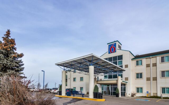 Motel 6 Saskatoon, SK