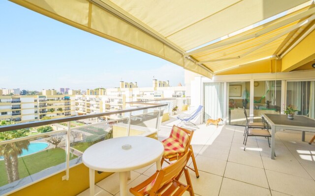Seafront Condo & Big Terrace