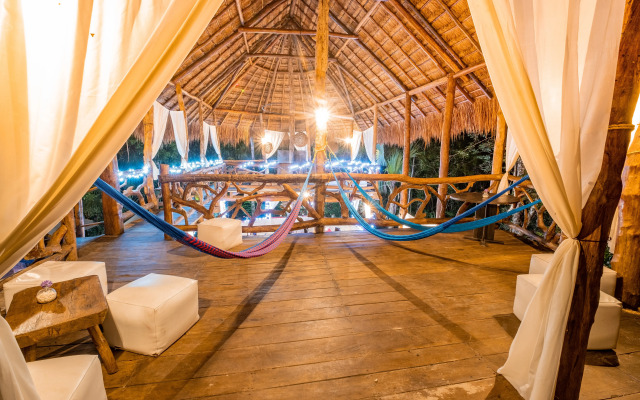 Jolie Jungle Eco Hotel