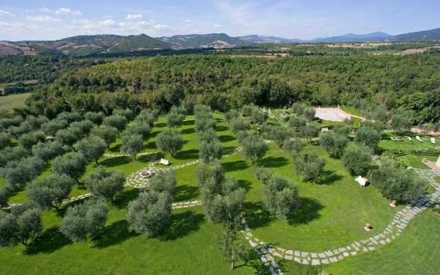Sovana Hotel & Resort