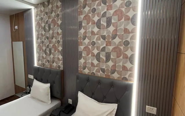 OYO 26773 Hotel Satyam Inn