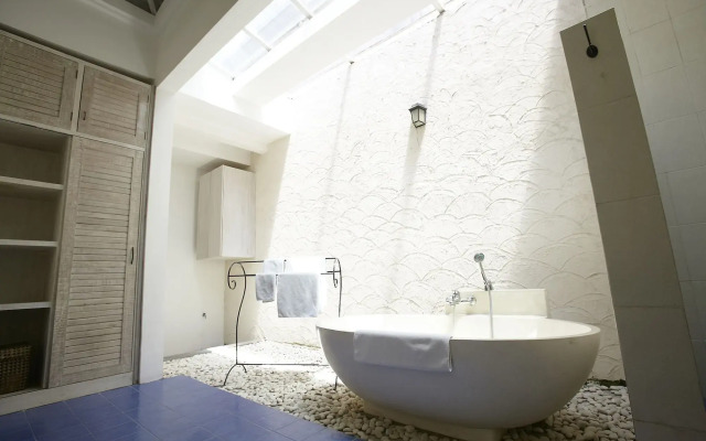 Artemis Villa and Hotel