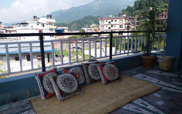 Apartment with mountain and lake view