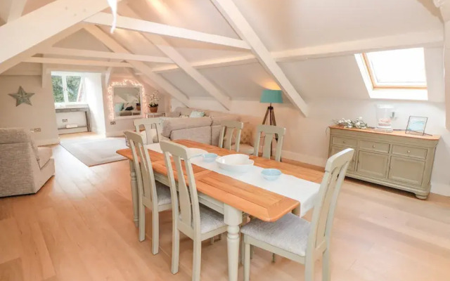 7 The Manor House, Hillfield Village
