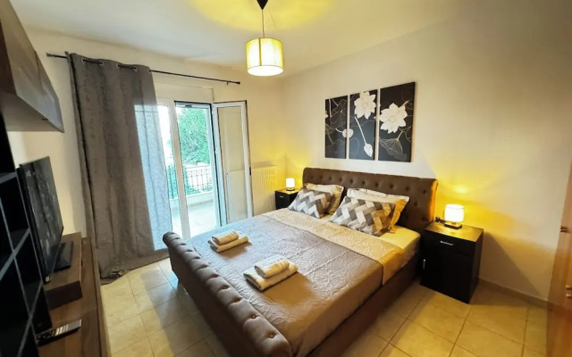 Skiathos Center Stylish 2 Bd w Balcony
