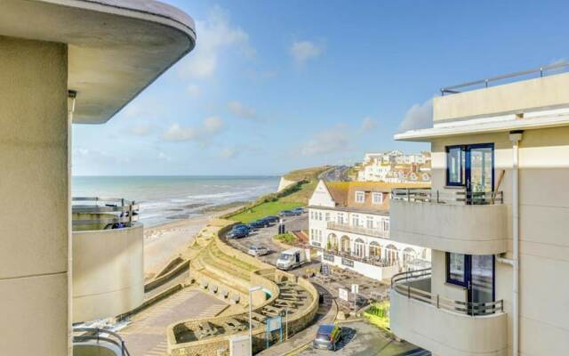 This Seafront Forth Floor Apartment Allows for Fantastic Seaviews From the Balcony