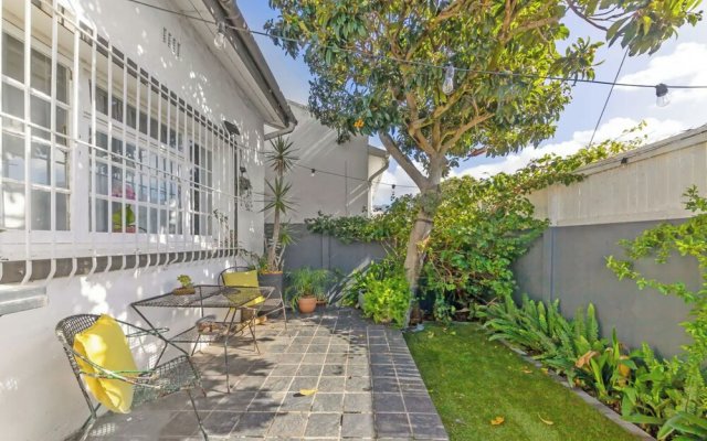 Modern and Stylish 2 BD House in Claremont