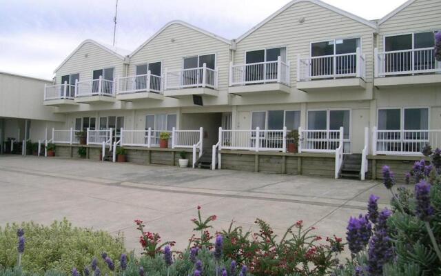 A Great Ocean View Motel