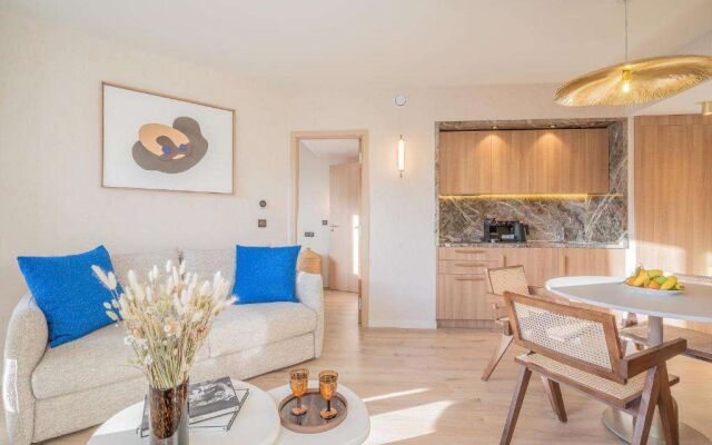 Yuna Porte Maillot - ApartHotel