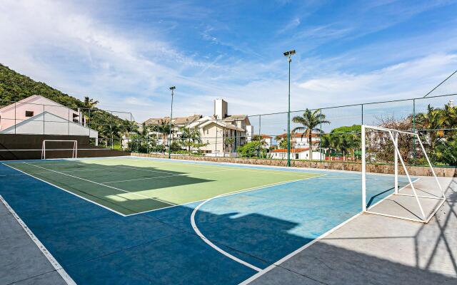 Apto com sacada e churrasq 260m Praia Brava COI302