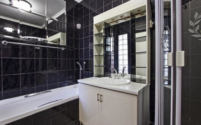 Berkeley Square Apartment