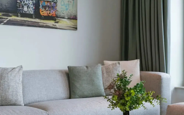 Stylish 2 Bedroom With Terrace and Parking